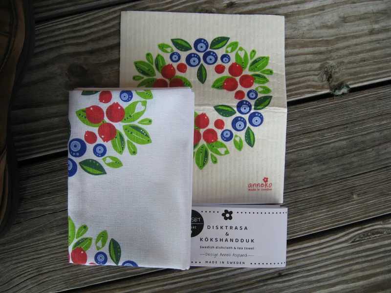 Gift set: Swedish dish cloth (8" x 7") & tea towel (27" x 19")  "berry wreath" Anneko of Sweden