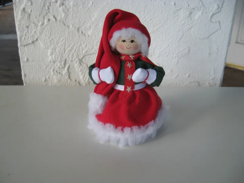 Red Tomte lady w/long cap/stars 6" Butticki of Sweden