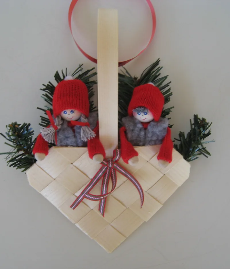 Tomte couple in straw heart basket 10" x 7"