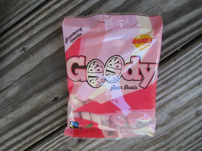 "Strawberry/vanilla" sour ovals, Bubs Godis, Sweden, 90 grams