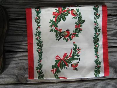 Christmas runner 100% cotton 48" "birds & wreath" Finland