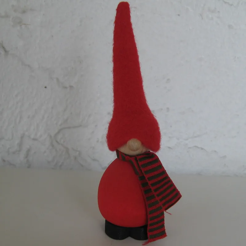 "Viktor"  wood 6" tall Made in Sweden red