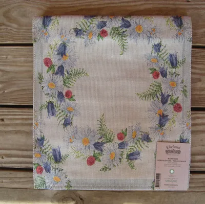 100% Organic Cotton runner "Blomkrans" Made in Sweden by Ekelund 14" x 47"