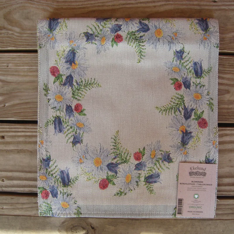 100% Organic Cotton runner "Blomkrans" Made in Sweden by Ekelund 14" x 47"