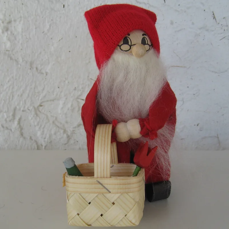 Tomte w/basket  7"  Made in Sweden