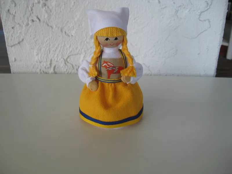 Swedish folk dress doll 5" tall yellow w/Dala horse embroidery Butticki of Sweden