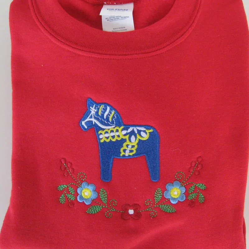 Sweatshirt, red, with embroidered blue Dalahorse, size: XL