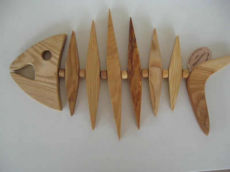 Wood "fishbones" trivet  16" x 9.5"