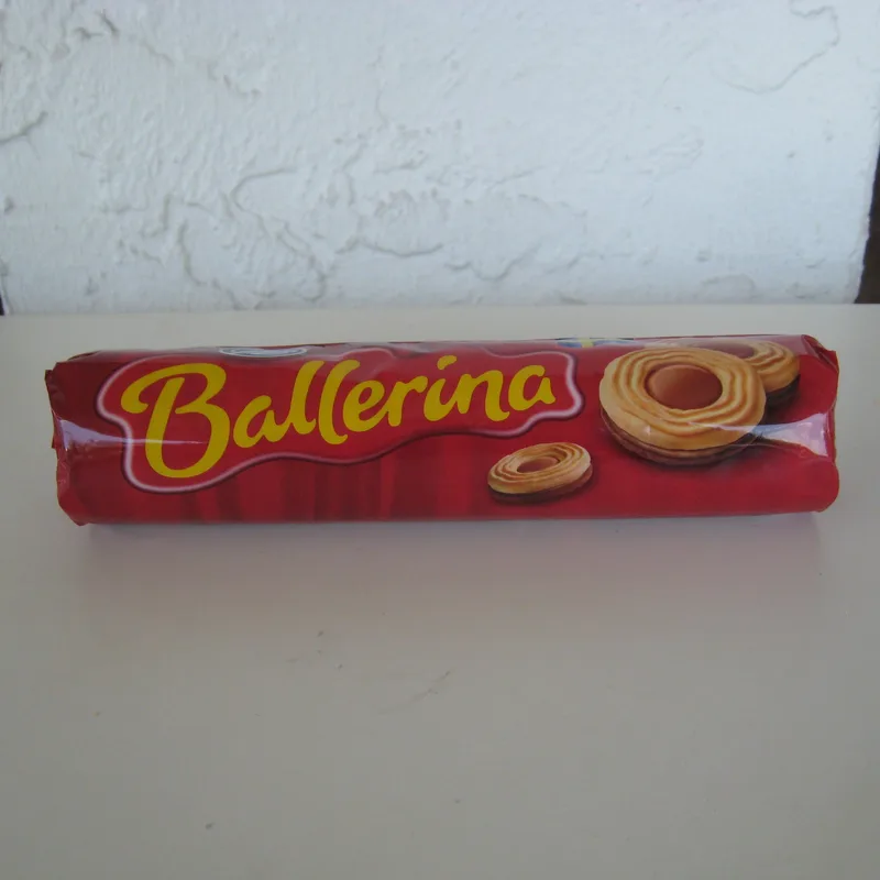 Ballerina Cookies with hazelnut filling
