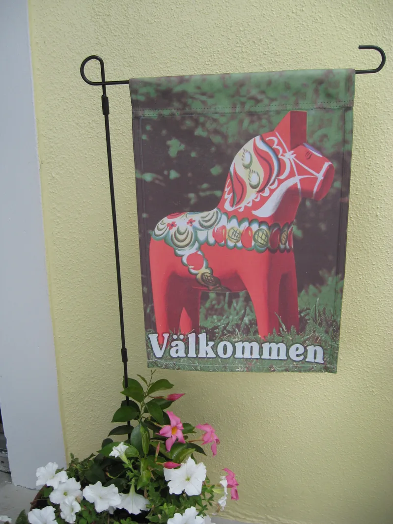 Dala Horse polyester garden flag (12" x 18") 36" high black metal stand