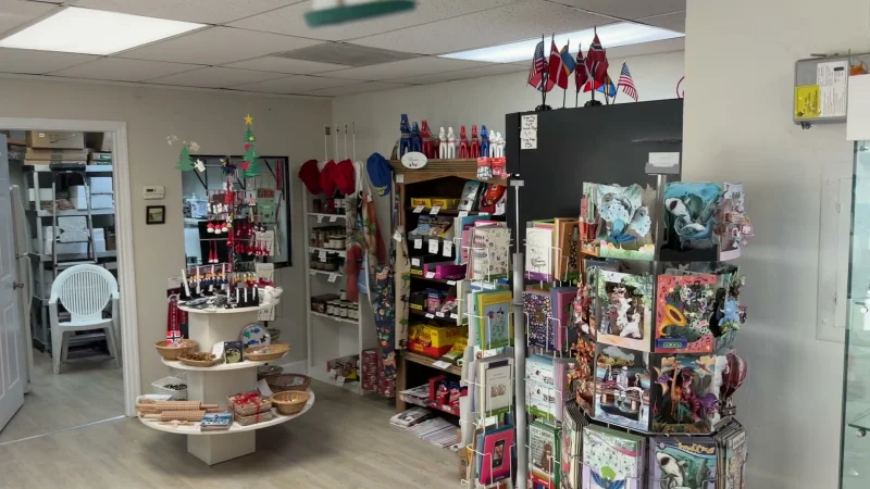 A view inside the Fort Myers shop (2/6)