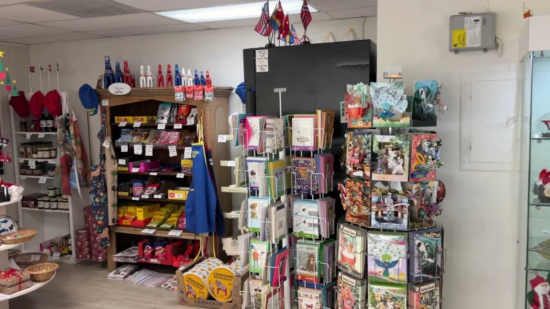 A view inside the Fort Myers shop (3/6)