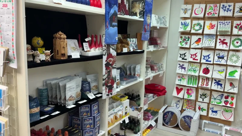 A view inside the Fort Myers shop (4/6)