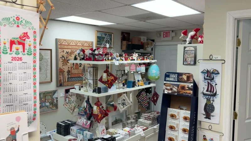 A view inside the Fort Myers shop (5/6)