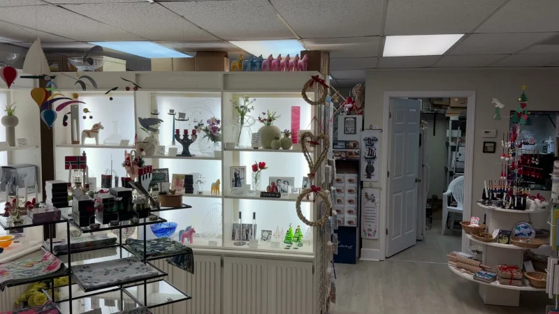 A view inside the Fort Myers shop (6/6)